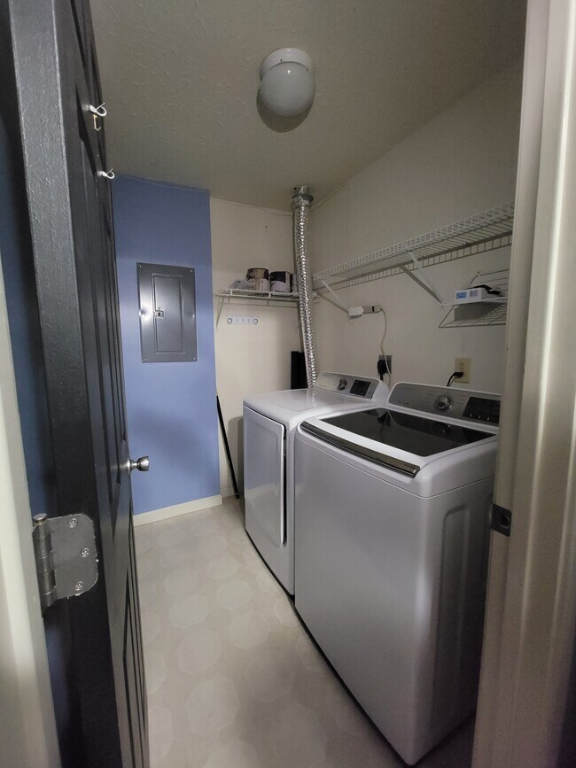 Building Photo - 660 Friars Ln, Unit #2