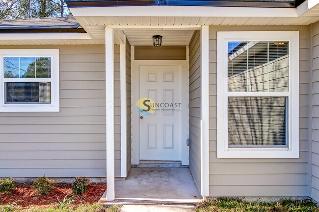 Foto del edificio - STUNNING 4 BEDROOM 2 BATHROOM! TOUR TODAY!