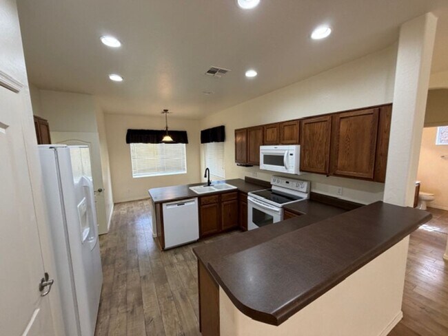 Foto del edificio - ***3 BEDROOM/2 BATHROOM IN PRESCOTT VALLEY***