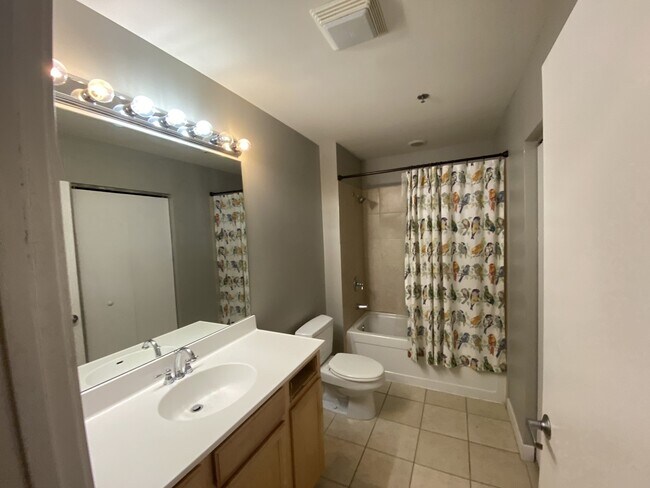 Foto del edificio - 2 S Leavitt St