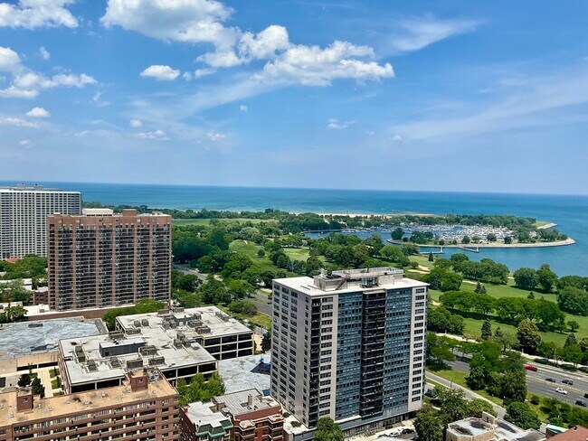 Foto del edificio - 655 W Irving Park Rd