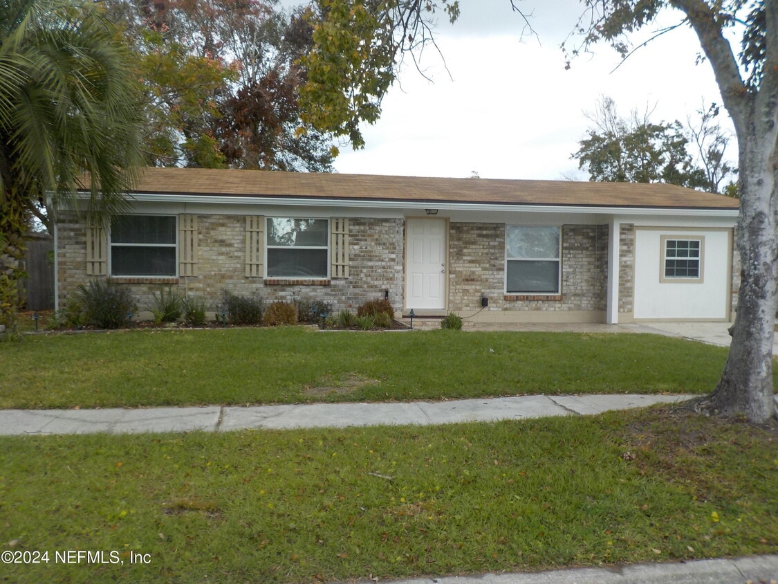 Primary Photo - 10929 Weymouth Cir N