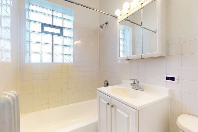 Interior Photo - 5415 S. Woodlawn Avenue