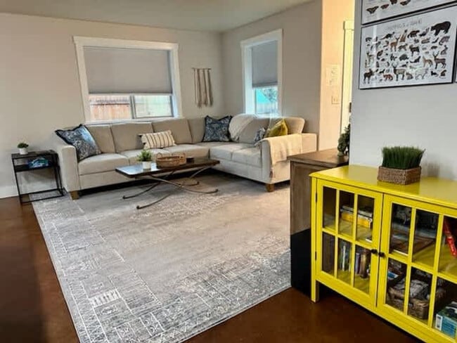 Building Photo - 816 Reedy Ln