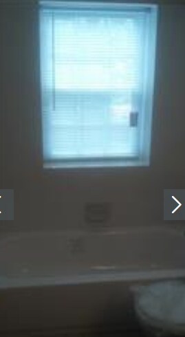 Guest Bathroom - 11916 Tarragon