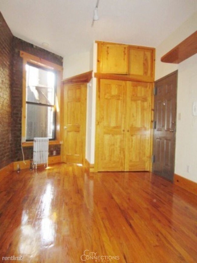 Building Photo - 107 Macdougal St