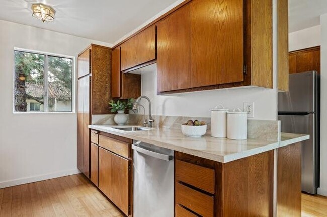 Foto del edificio - 1070 Miramonte Dr