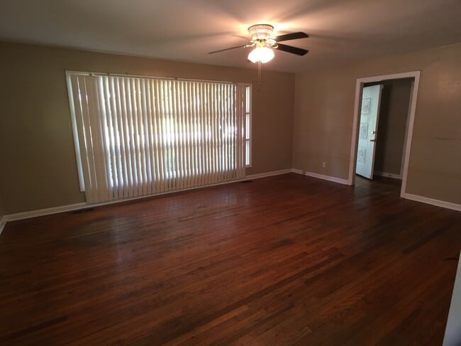 Foto del edificio - 307 32nd E Pl