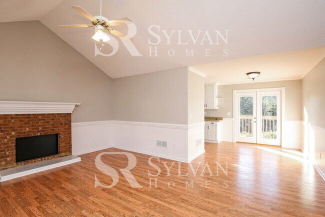 Foto del edificio - Spacious 5 bedroom home awaits you!