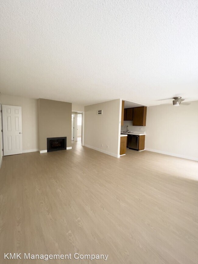 Building Photo - 2 br, 2 bath Apartment - 3760 & 3764 Delma...