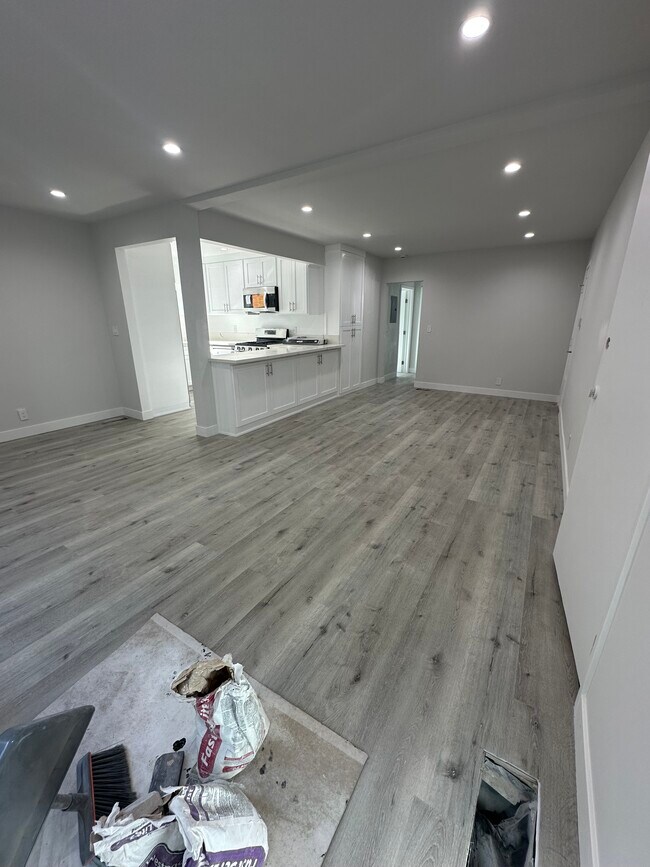 Foto del edificio - 8363 Blackburn Ave