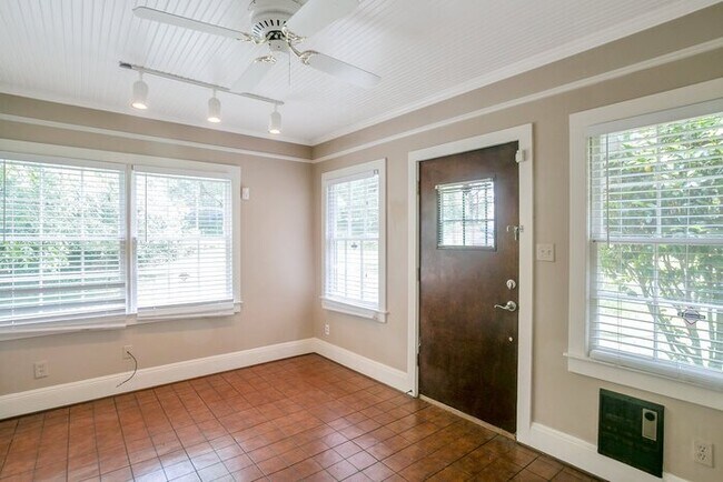 Foto del edificio - 2150 Lenox Rd NE