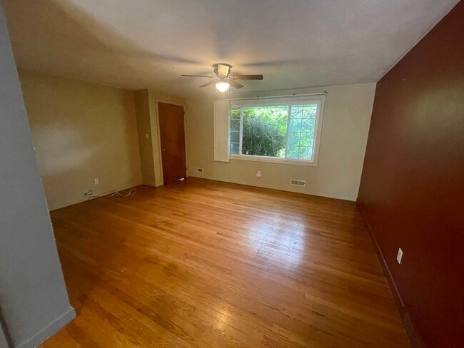 Building Photo - 205 Pine Grove St