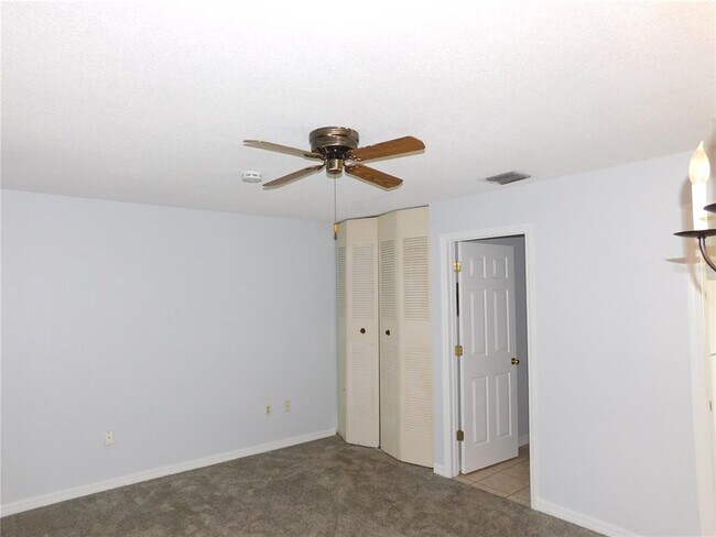 Foto del edificio - 1118 Spring Meadow Dr