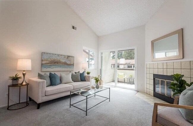 Building Photo - 2607 Pirineos Way
