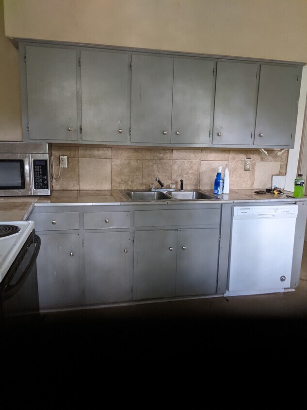 Primary Photo - 303 Johnson St