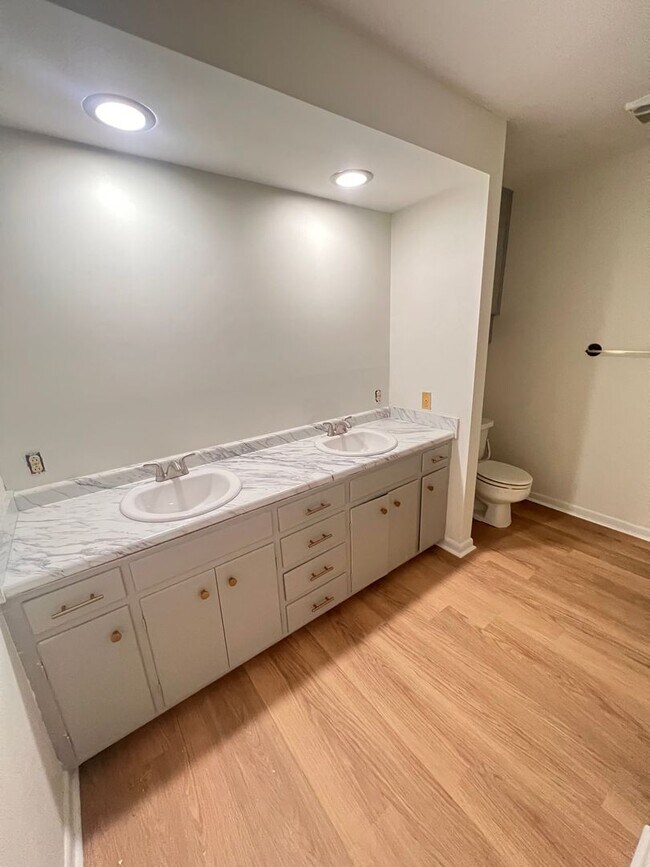 Foto del edificio - 115 Simmons Rd