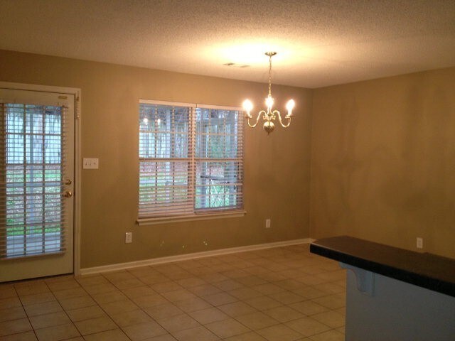 Foto del edificio - Prime Location * Evans Home * Screened Porch