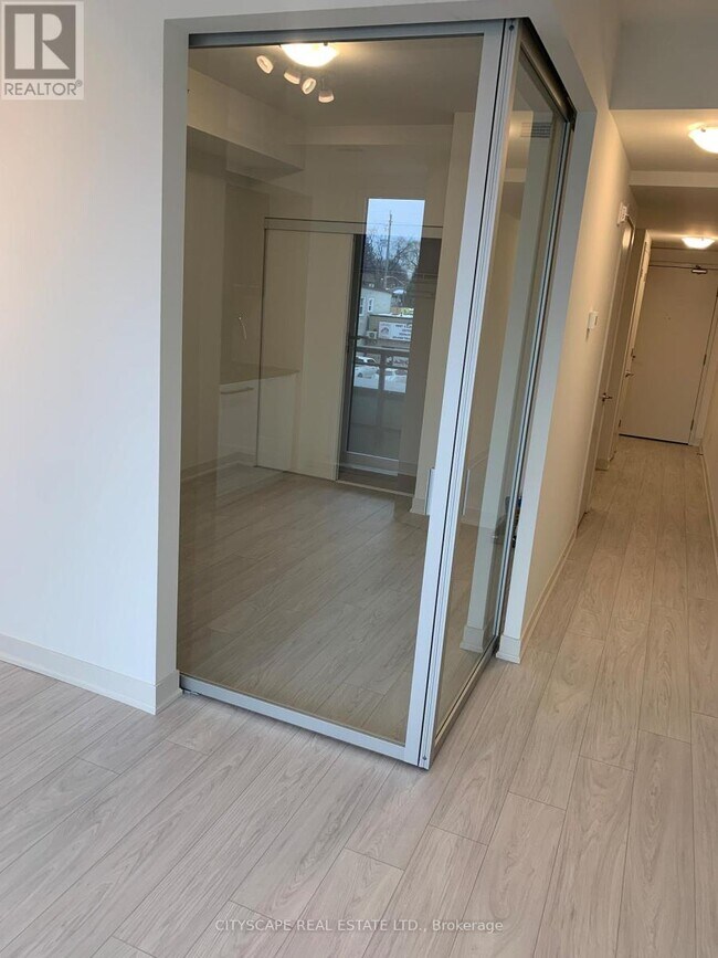 Photo du bâtiment - 306-390 GLEN EVEREST Rd
