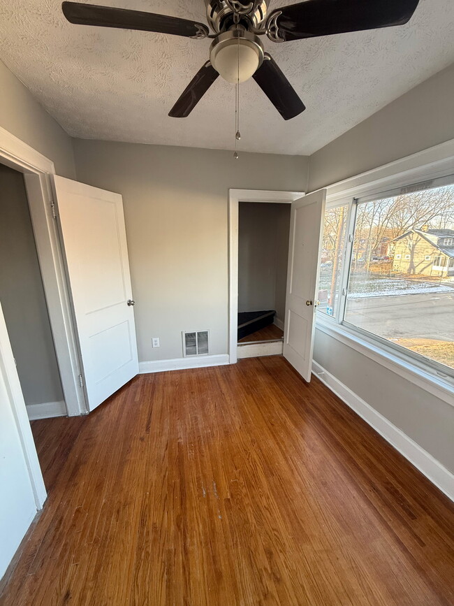 Building Photo - 533 Fairwood Ave