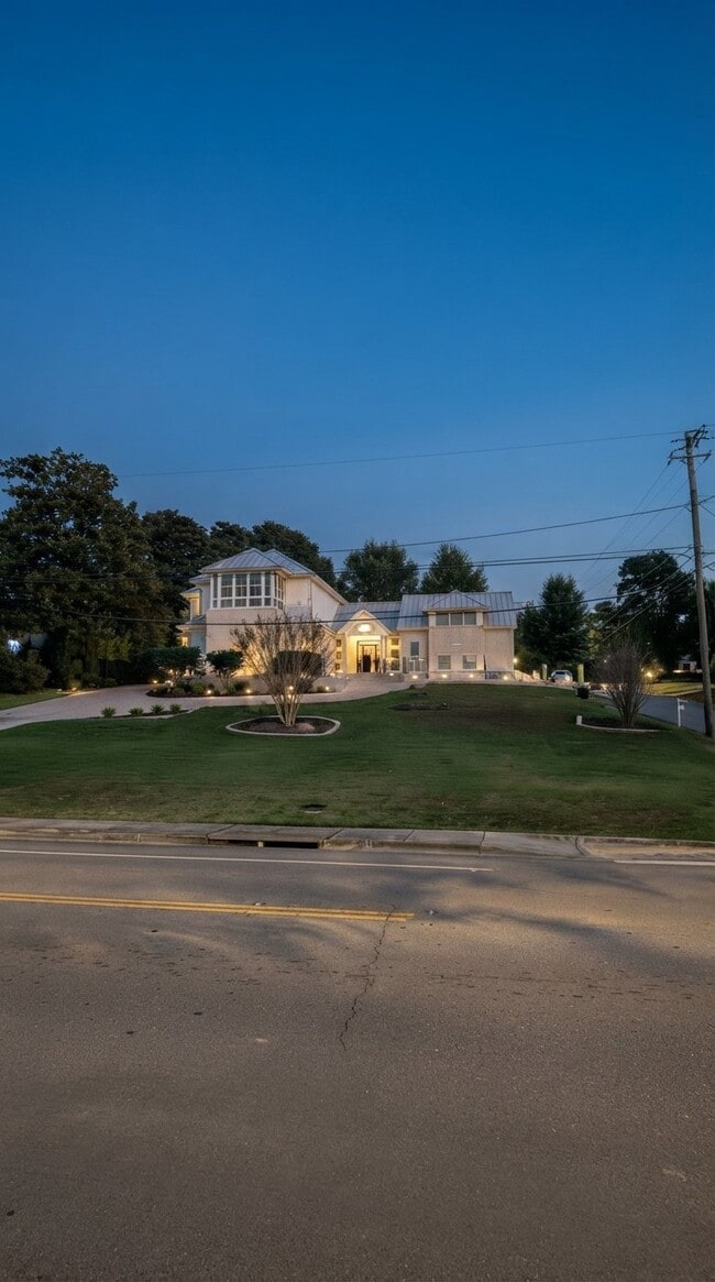 Building Photo - 1500 Bayou Blvd