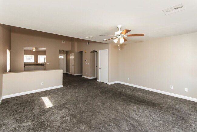 Foto del edificio - 1026 Cliffbrook Hedge Ave