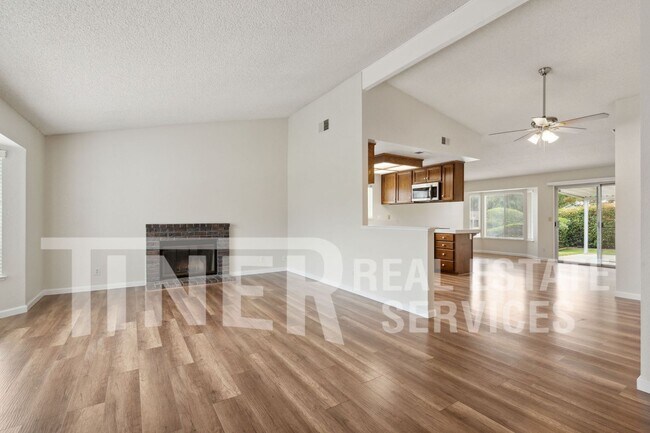 Building Photo - Beautiful Home with Open Floor Plan!