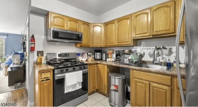Primary Photo - 425 Fulton St