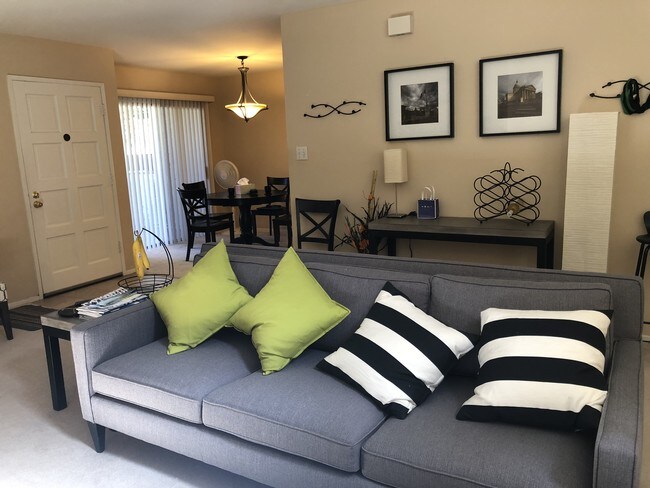 Foto del edificio - 365 Mariposa Ave