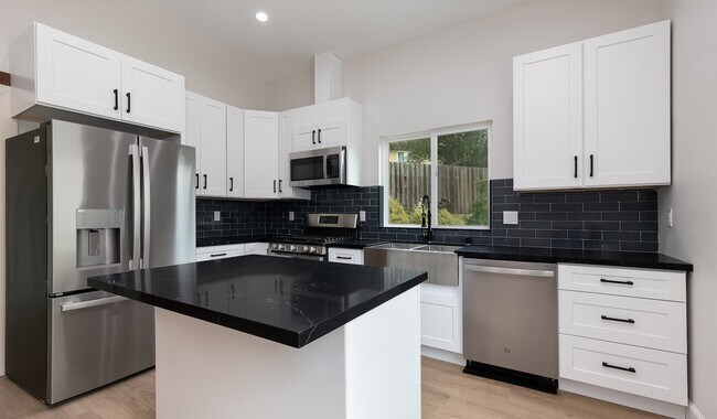 Building Photo - 7246 Canyon Hill Way