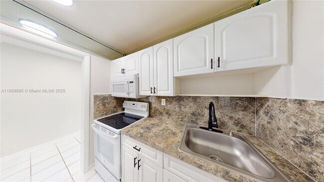 Foto del edificio - 677 SW 9th Ave