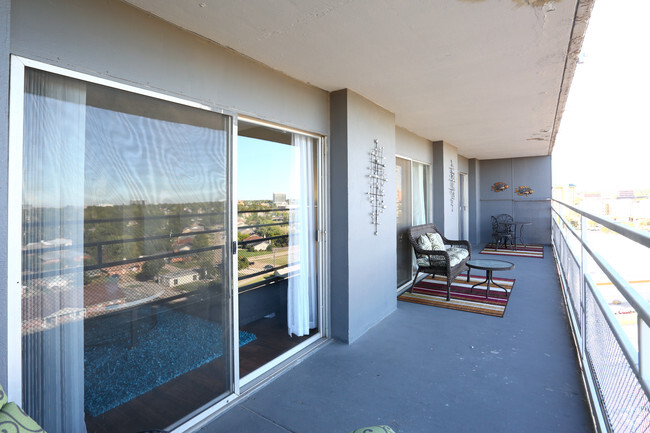 2BR, 1BA - 870SF - Balcony - Mid-Town Apartments