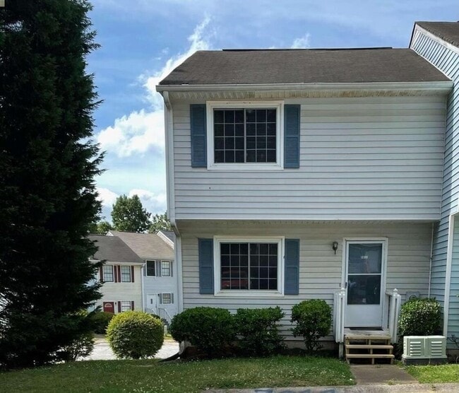 Building Photo - 7011 Oakhill Cir