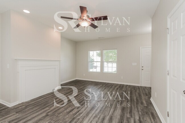 Foto del edificio - The living is easy in this 3 bedroom, 2.5 bathroom home