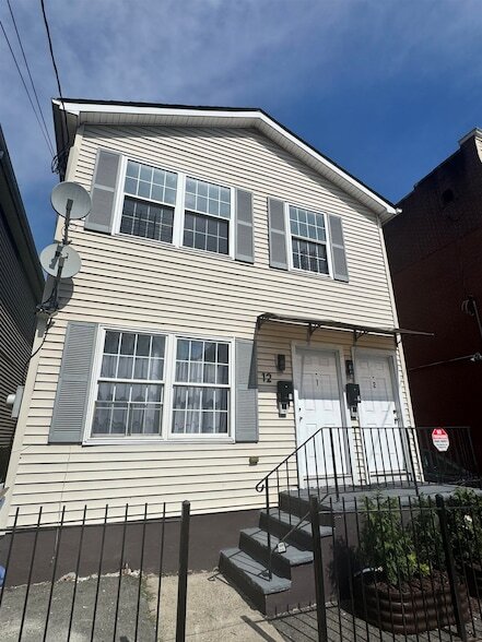 Building Photo - 12 Bayview Ave
