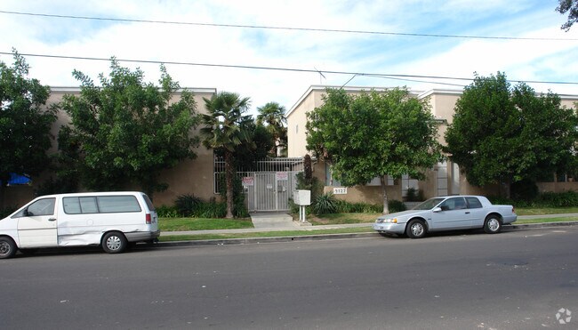 Los Cedros ¡alejado 9127 - Nordhoff Townhomes