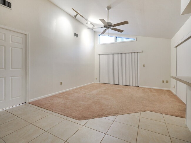 Building Photo - 14465 Larkspur Ln