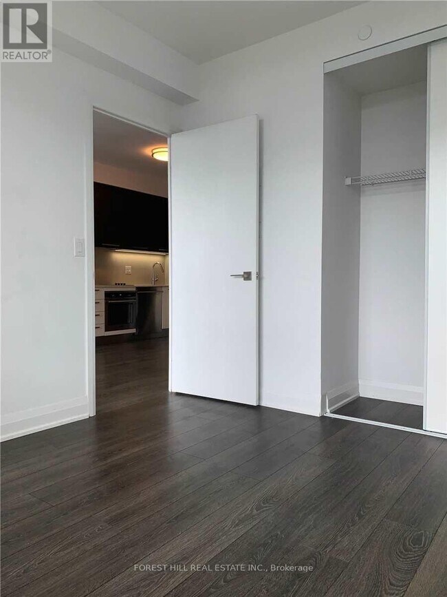 Photo du bâtiment - 36 Park Lawn Rd