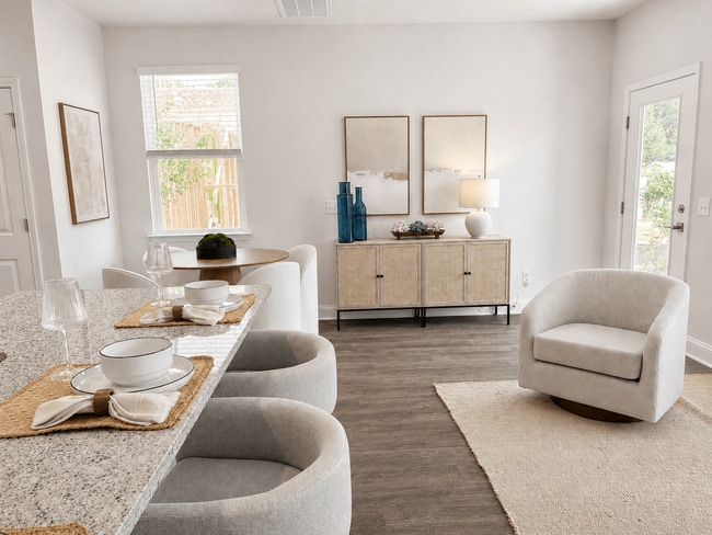 Foto del edificio - Central Townhomes