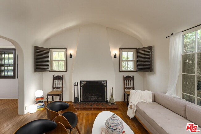 Foto del edificio - 5120 Willowcrest Ave