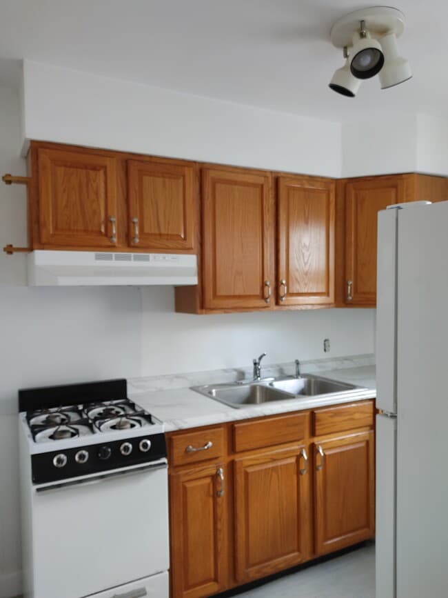 3837 Beach Ave Unit Apartment 3, Norfolk, VA 23504 Apartments in