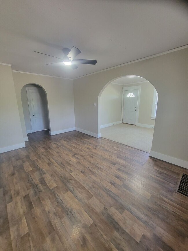 Building Photo - Available E Peoria 3BR/1BA w/Garage