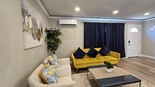 Building Photo - 1059 Gillespie Dr