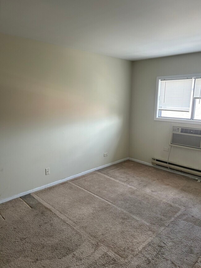 Foto del edificio - 330 Shorewood Dr