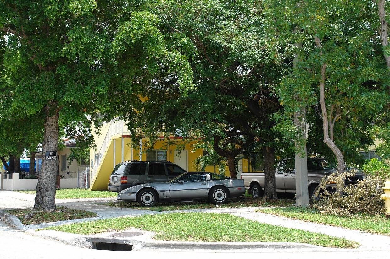 Building Photo - 475 SW 11th St