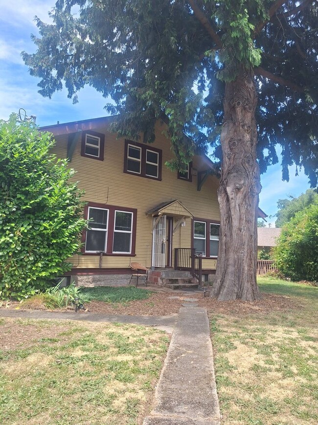 Building Photo - 501 NE 3rd St