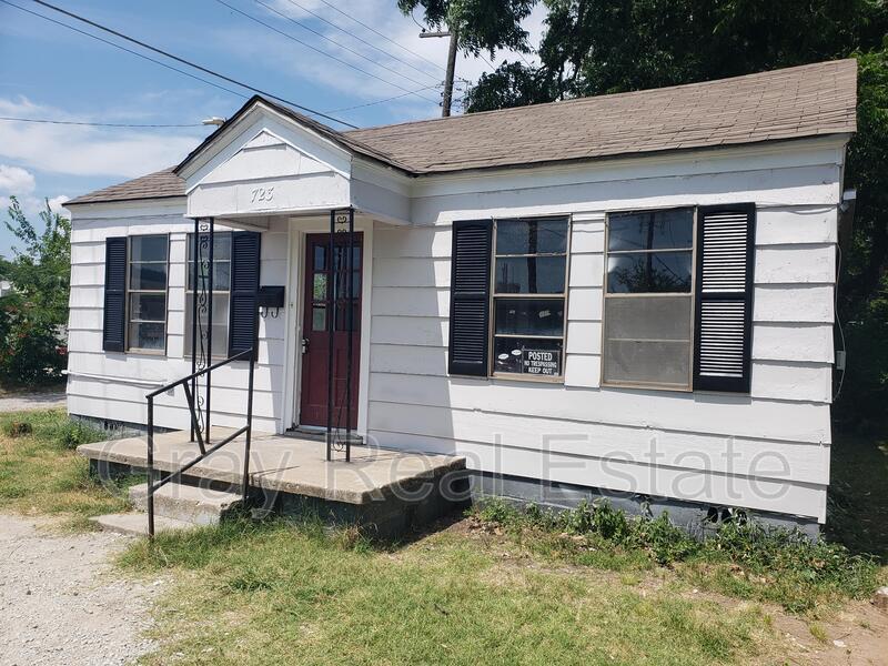 Primary Photo - 723 N Highland Ave