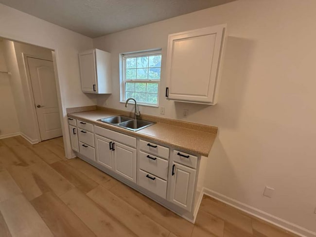 Foto del edificio - 317 N Bradley Ave