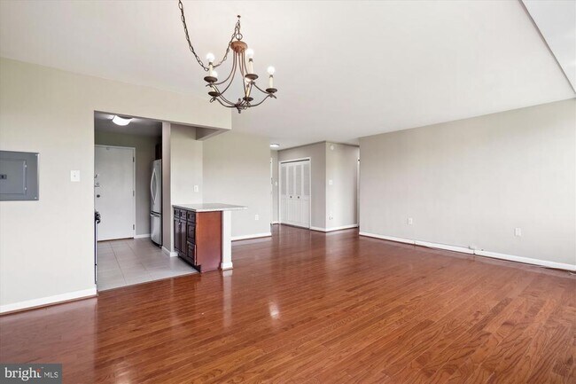 Foto del edificio - 10401 Grosvenor Pl