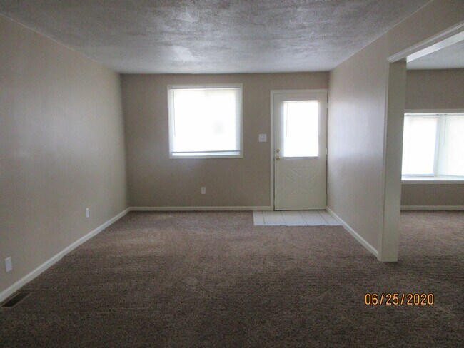 Building Photo - 2625 Saint Marys Spacious Updated 5 Bedroo...